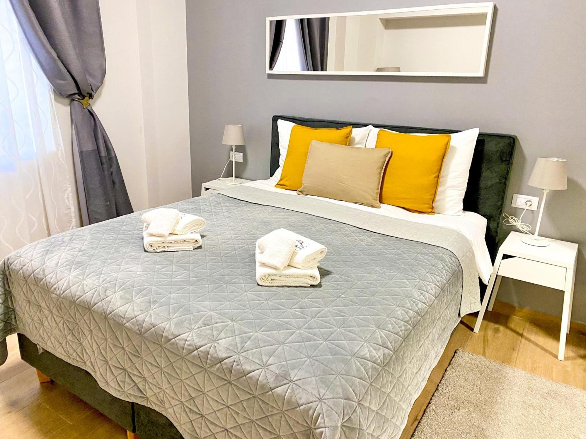 D&A City Center Apartments With Free Parking Pula Buitenkant foto