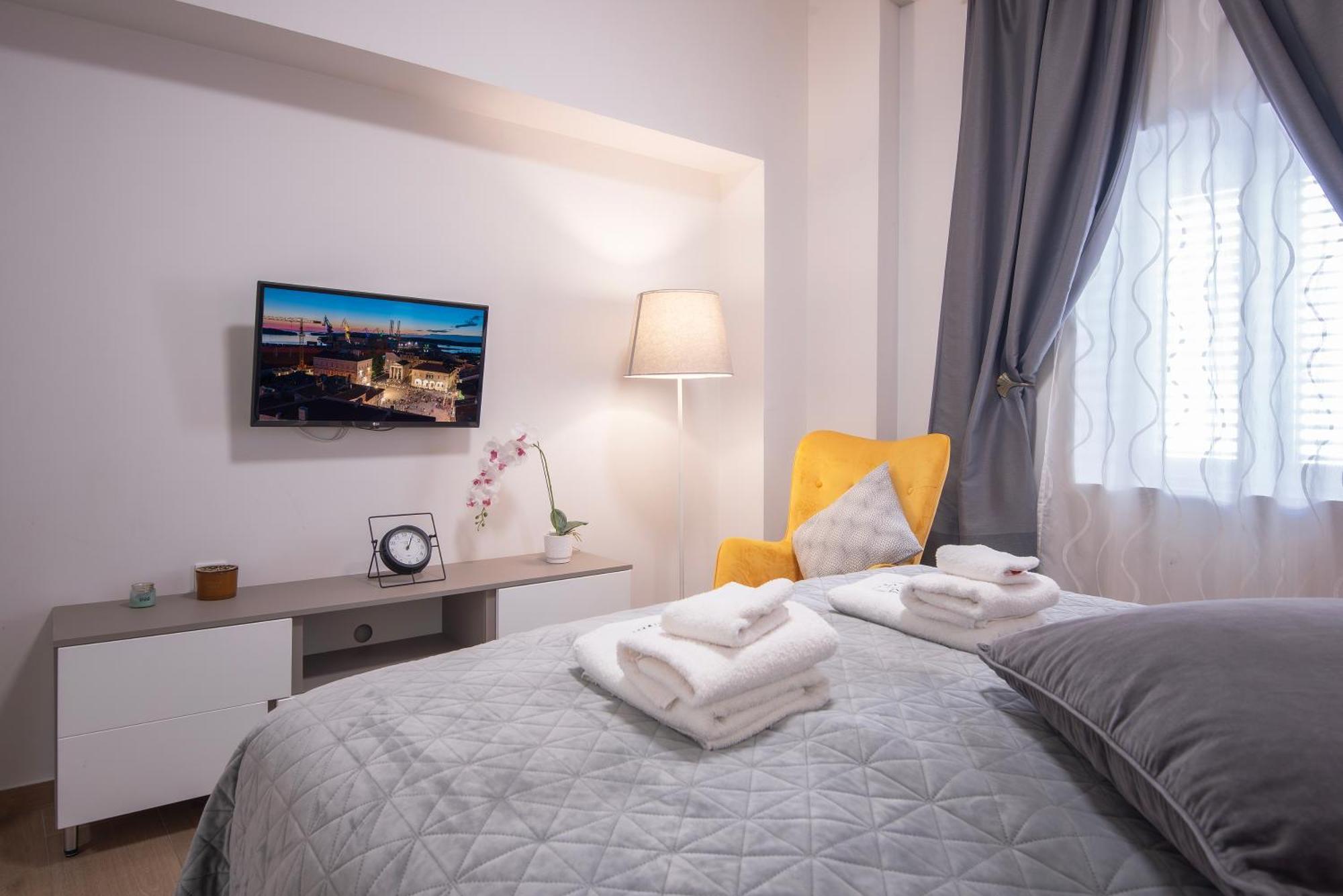 D&A City Center Apartments With Free Parking Pula Buitenkant foto