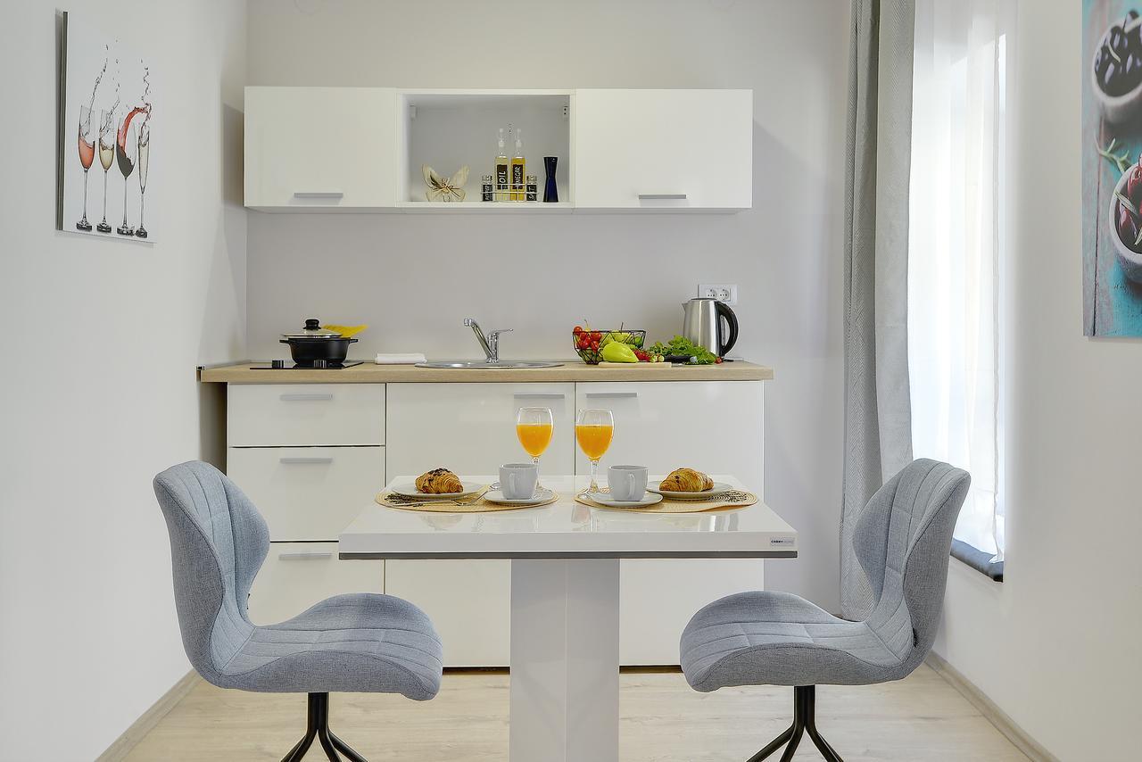 D&A City Center Apartments With Free Parking Pula Buitenkant foto