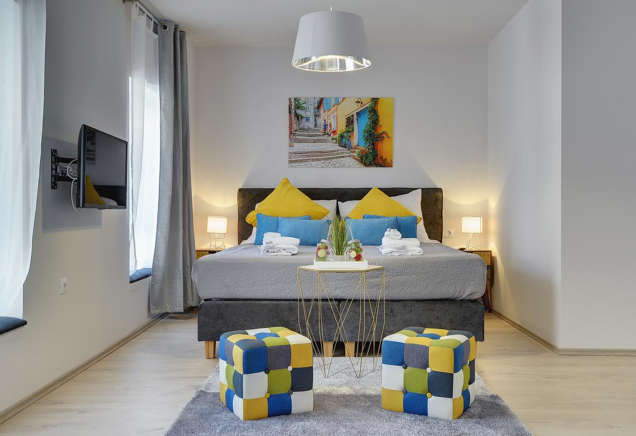 D&A City Center Apartments With Free Parking Pula Buitenkant foto