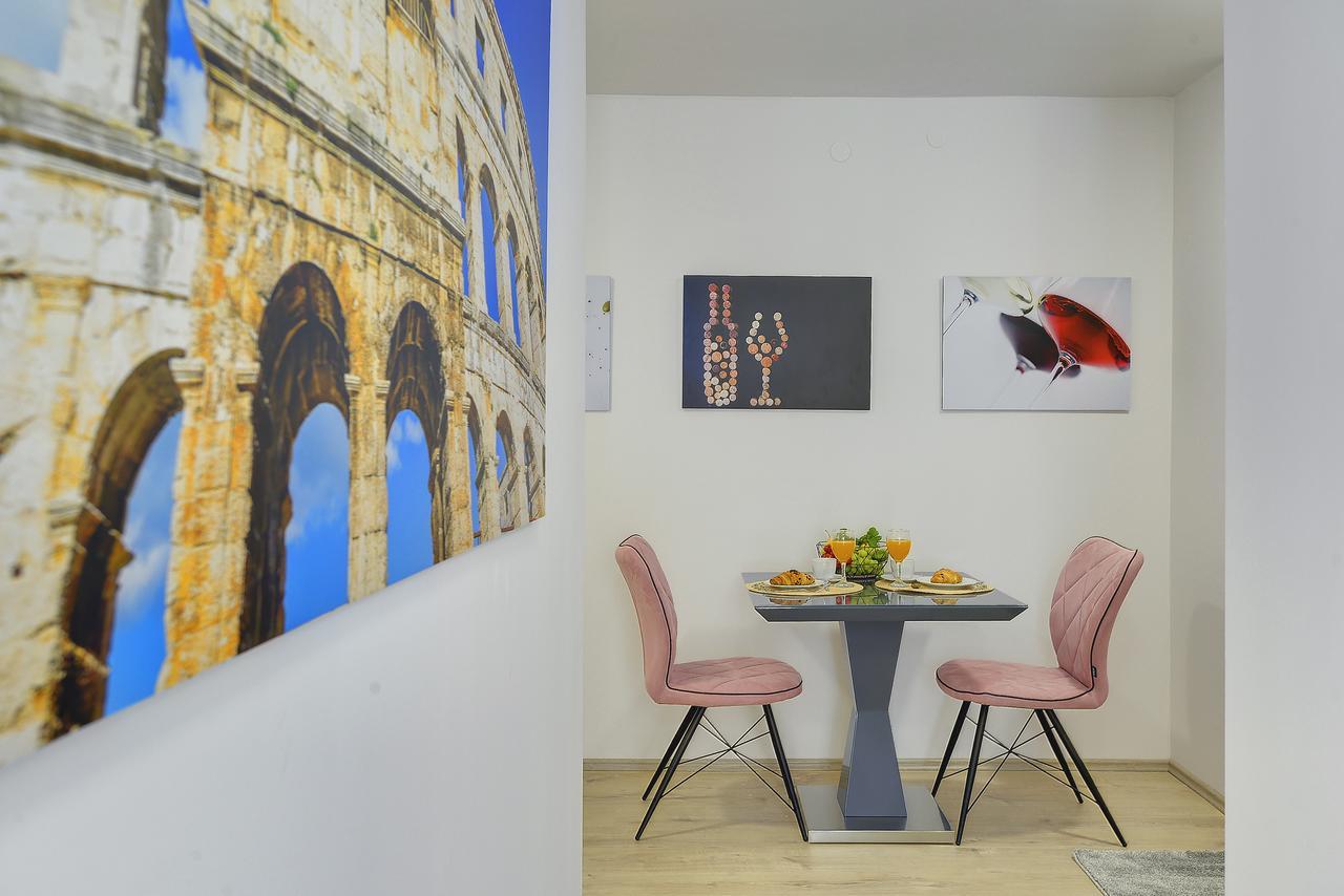 D&A City Center Apartments With Free Parking Pula Buitenkant foto