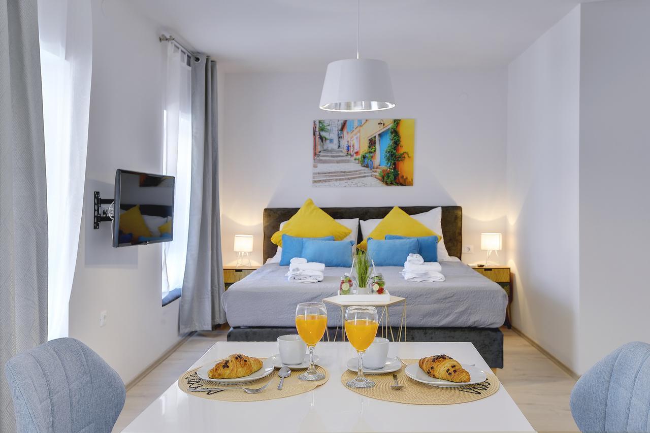 D&A City Center Apartments With Free Parking Pula Buitenkant foto