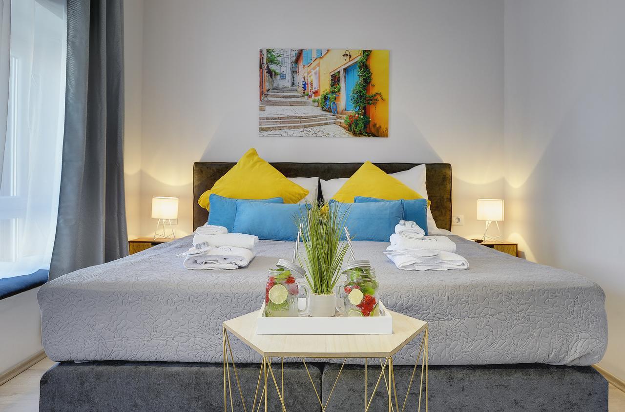 D&A City Center Apartments With Free Parking Pula Buitenkant foto