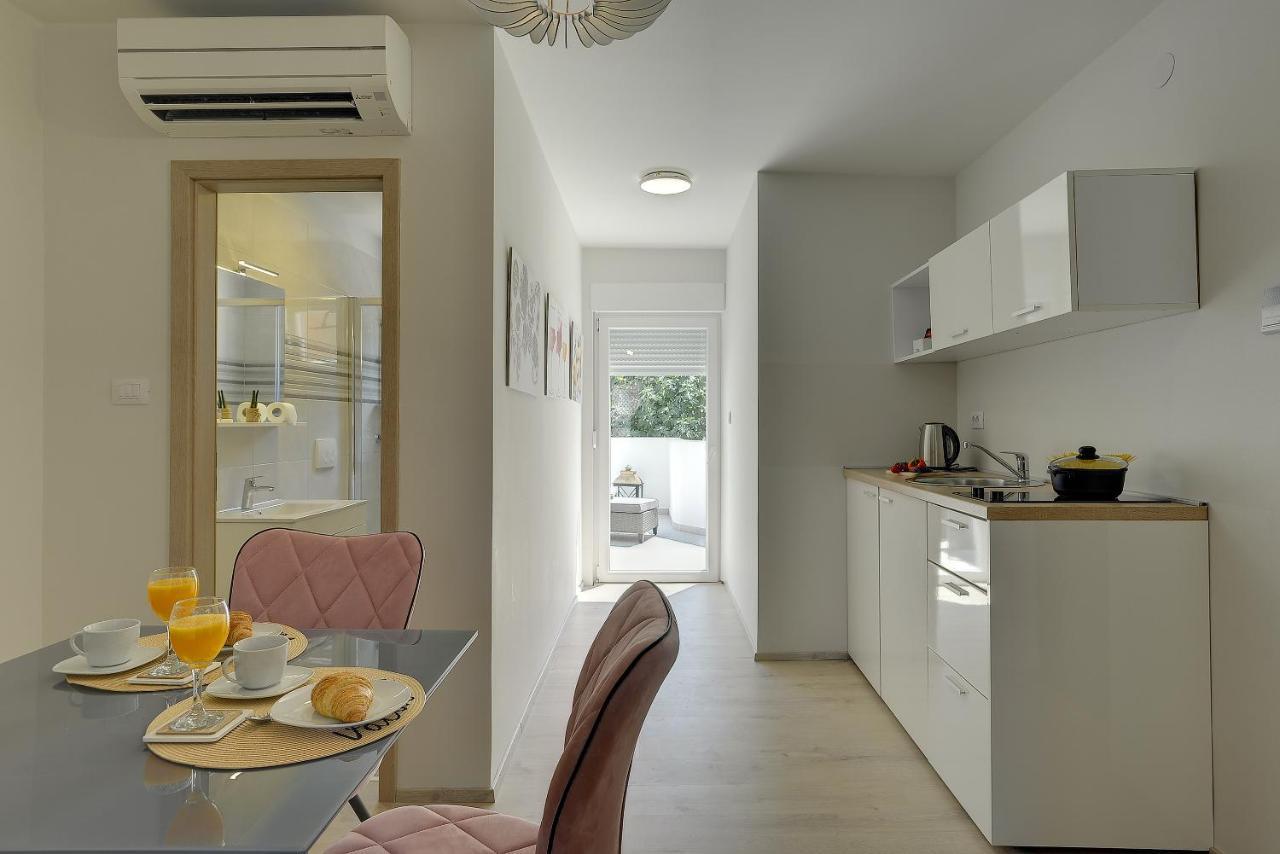 D&A City Center Apartments With Free Parking Pula Buitenkant foto