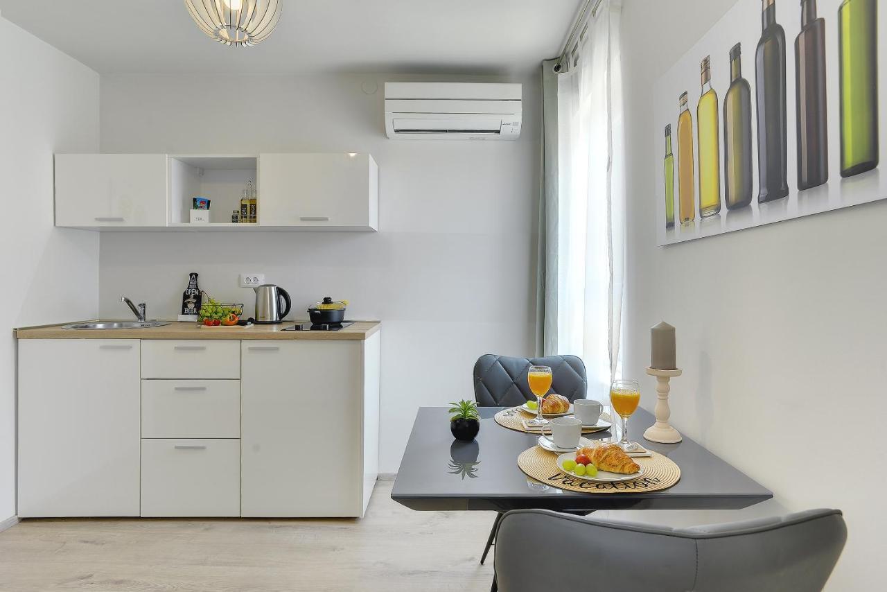 D&A City Center Apartments With Free Parking Pula Buitenkant foto