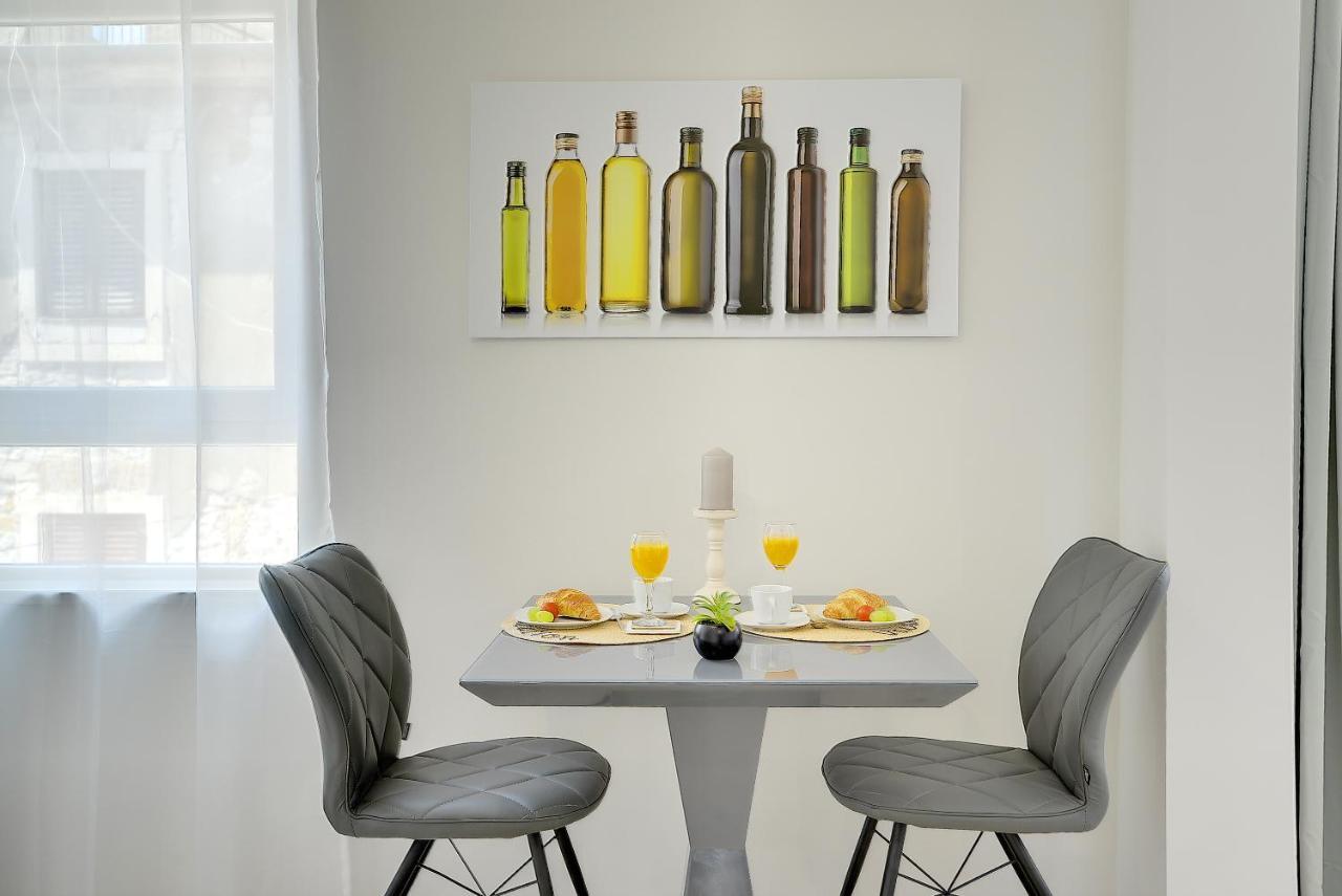 D&A City Center Apartments With Free Parking Pula Buitenkant foto